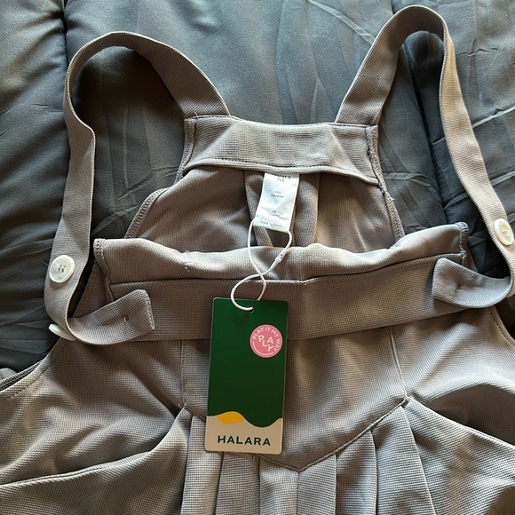 Halara Joggers - Picture 2 of 3